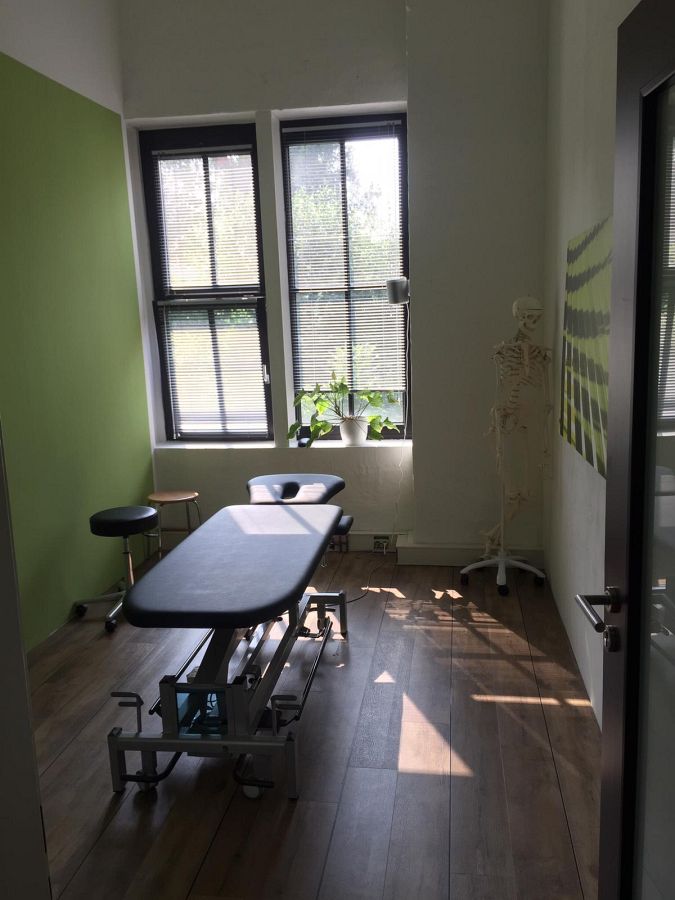 400m² Projekt: Kombination aus professioneller Bodenbeschichtung und Vinyl-Designboden-09