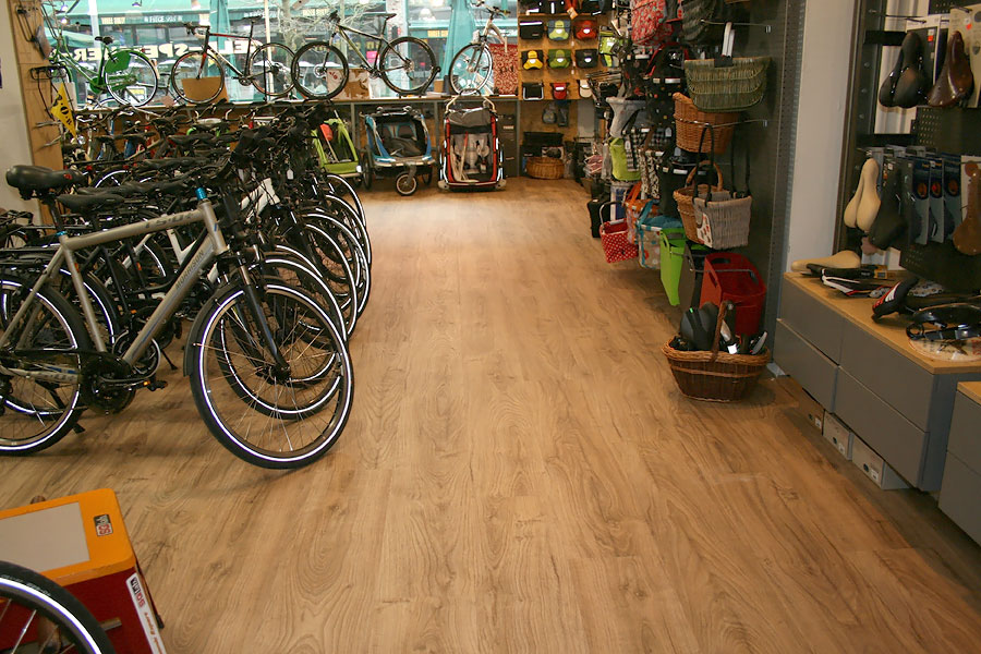 Fußbodenerneuerung 350m² Fahrradladen Bochum: Von der Untergrundvorbereitung bis zum fertigen PVC-Designbelag 11