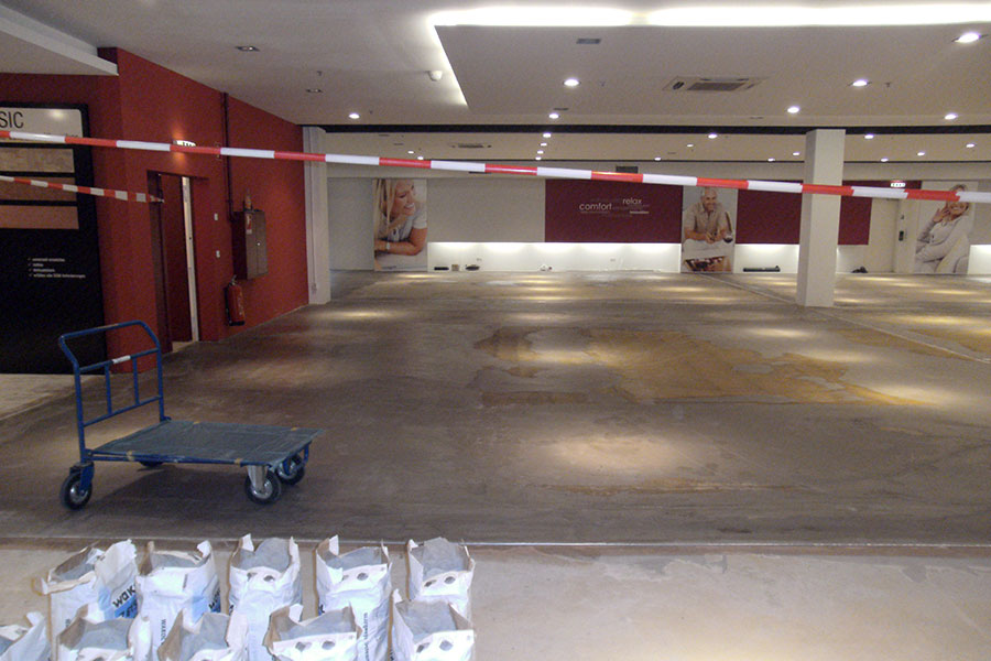 Großflächensanierung 3000m²: Verlegung von Designboden nach Wasserschaden in Duisburg-03