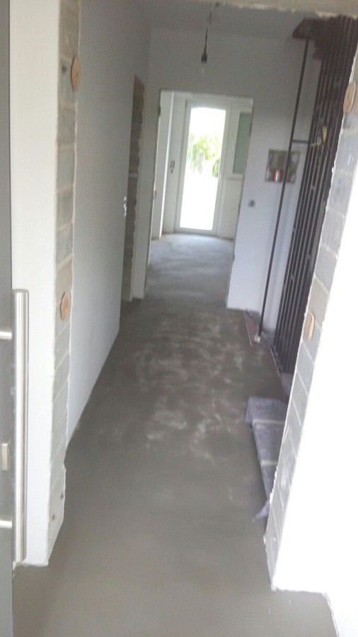 Umfangreiche Estrichinstandsetzung und Verlegung von Vinyl-Designboden im XL-Landhausdielenformat-02