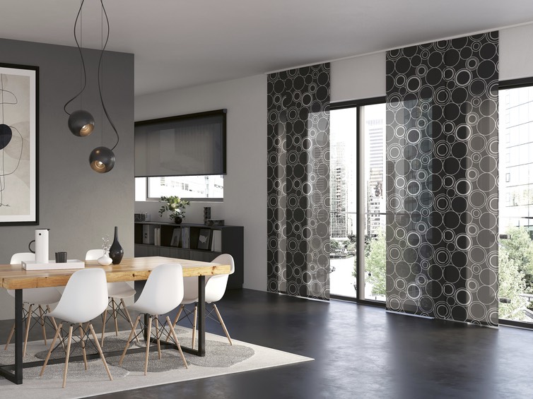 Flächenvorhang für große Fensterfront