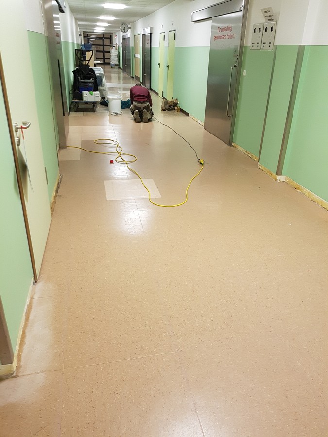 Entfernung alter Bodenbeläge im gewerblichen Bereich