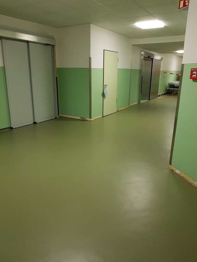 Untergrundvorbereitung und Grundierung für Industrieböden