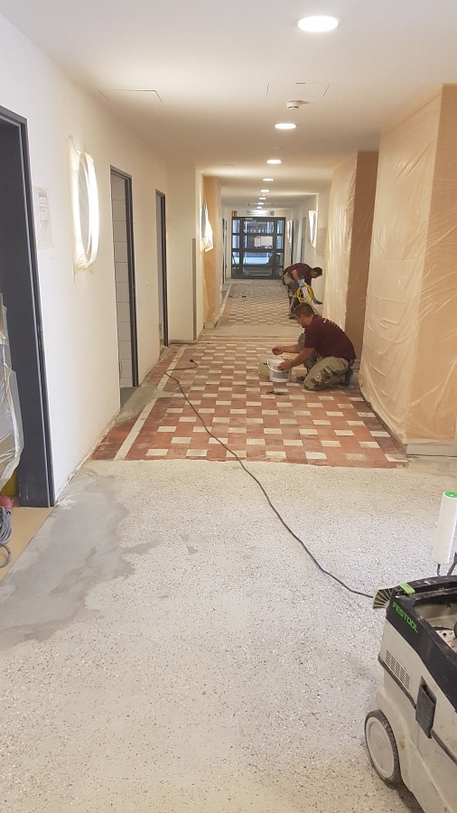 Schichtweiser Aufbau einer neuen Bodenbeschichtung