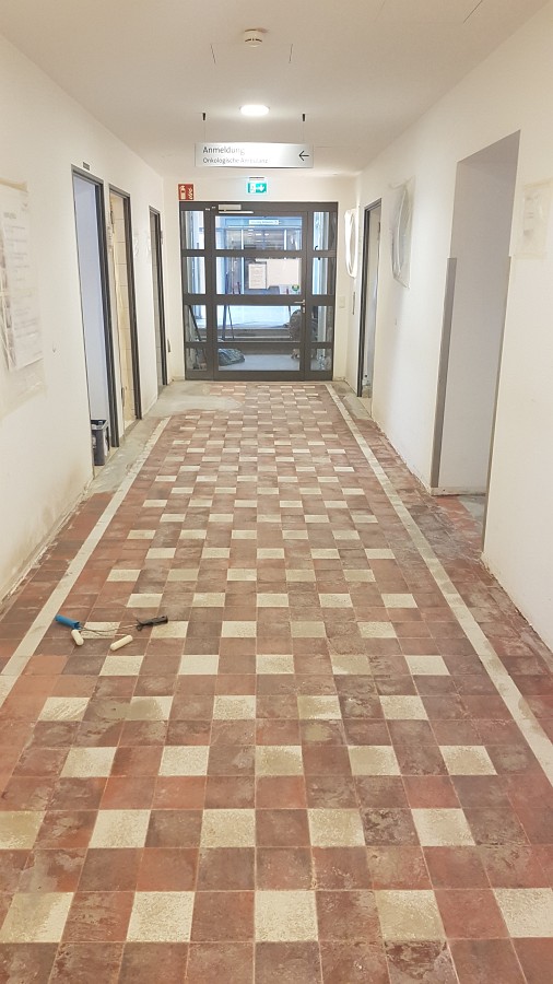 Schichtweiser Aufbau einer neuen Bodenbeschichtung