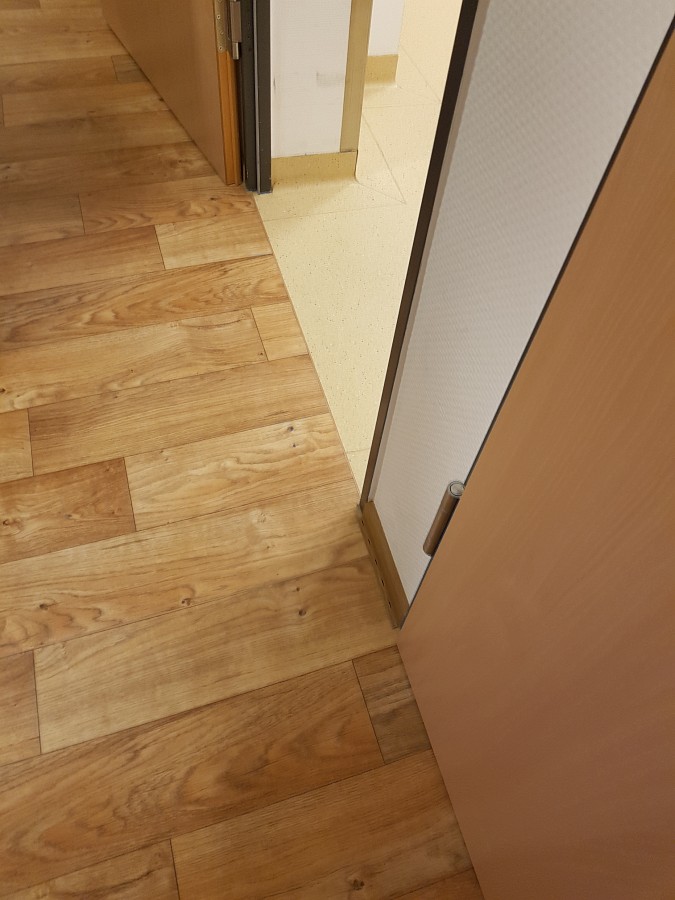 Fertiggestellte Flurflächen mit robustem Gewerbeboden.