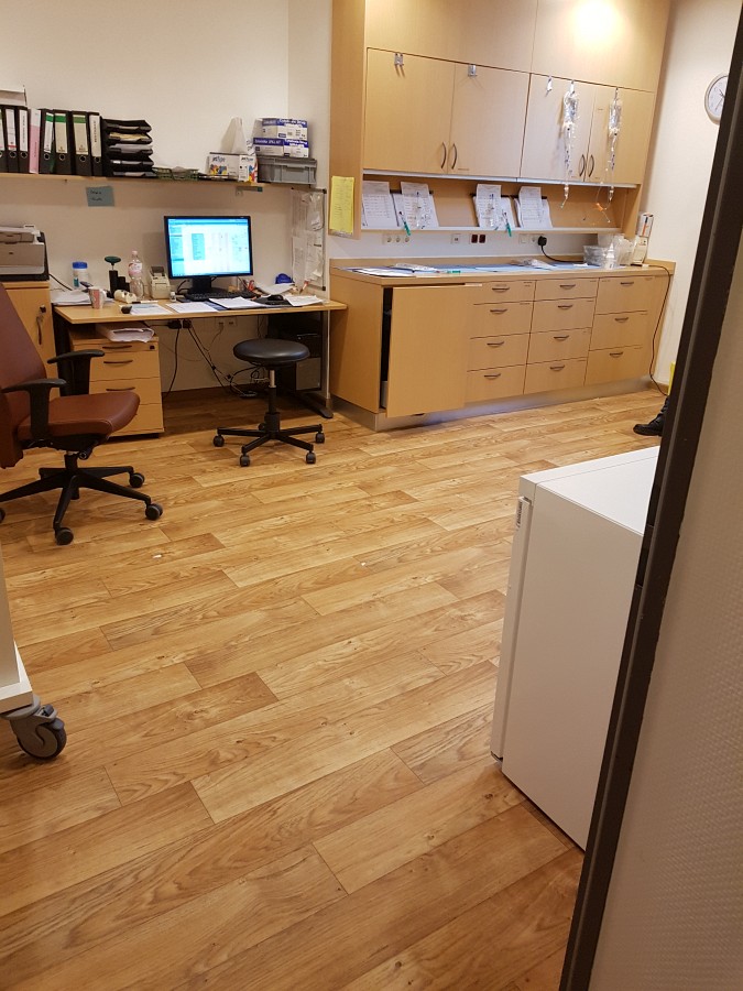 Fertiggestellte Flurflächen mit robustem Gewerbeboden.