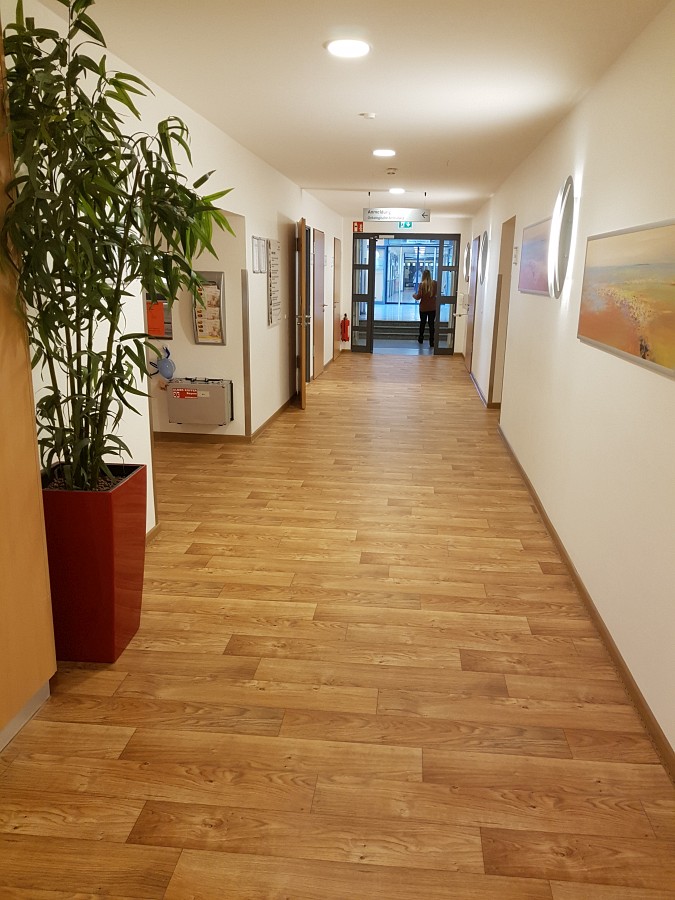 Fertiggestellte Flurflächen mit robustem Gewerbeboden.