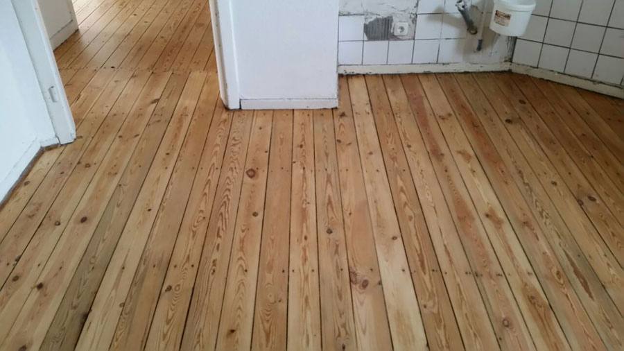 Professionelle Renovierung und Versiegelung von 50 Jahre alten Holzdielen in Bochum-Bild-06