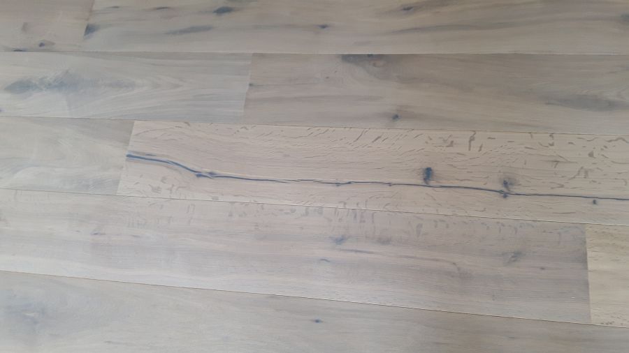 Fachgerechte Verlegung geräucherter Landhausdielen, weiß geölt für ein exklusives Finish-bild-03