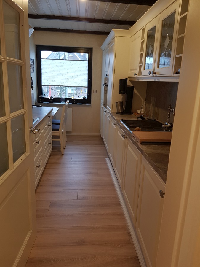 Nachhaltige Bodenlösung: Verlegung eines PVC-freien und ökologischen Designbelags-05