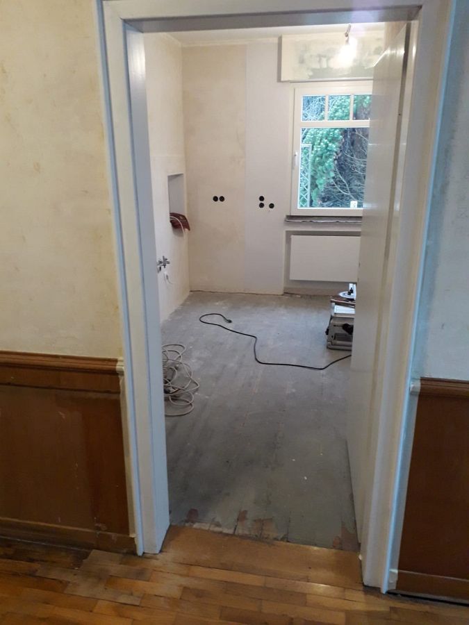 Professionelle Parkett-Aufarbeitung: Eiche Massivparkett und Holzdielen geschliffen, antikfarbig geölt und lackiert-07