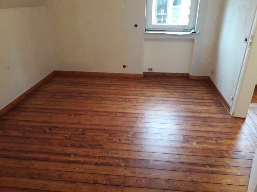 Professionelle Parkett-Aufarbeitung: Eiche Massivparkett und Holzdielen geschliffen, antikfarbig geölt und lackiert-19