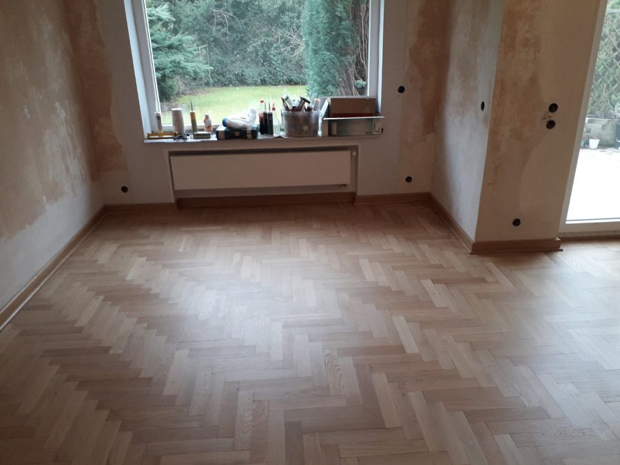 Professionelle Parkett-Aufarbeitung: Eiche Massivparkett und Holzdielen geschliffen, antikfarbig geölt und lackiert-23