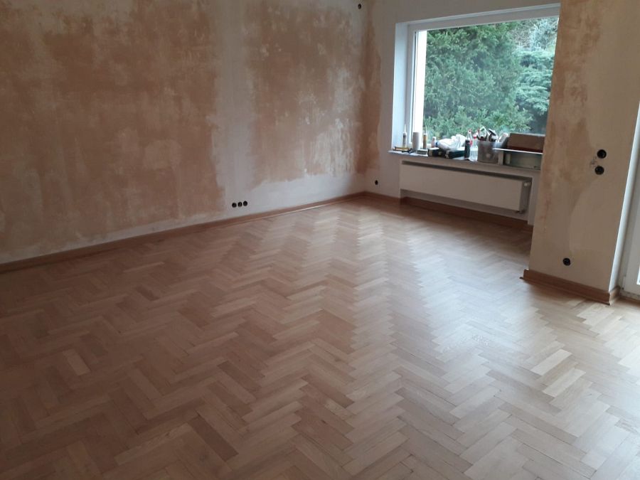 Professionelle Parkett-Aufarbeitung: Eiche Massivparkett und Holzdielen geschliffen, antikfarbig geölt und lackiert-24