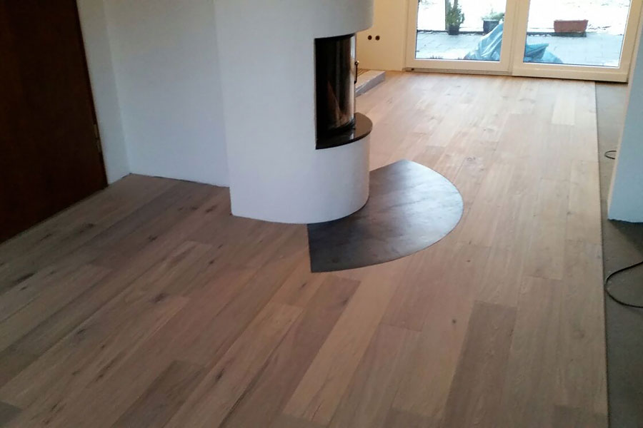 erlegung von edlem Parkettboden im Wohn-Essbereich