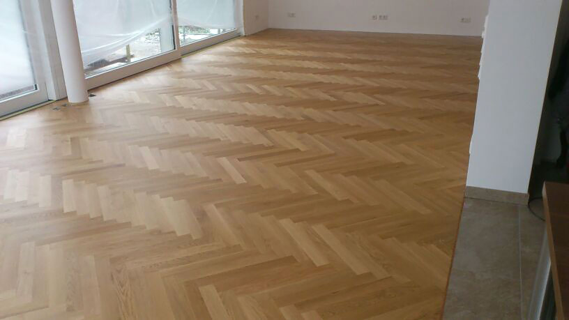 Renovierung im Privathaushalt – Parkett in Fischgrätmuster Eiche Natur geölt