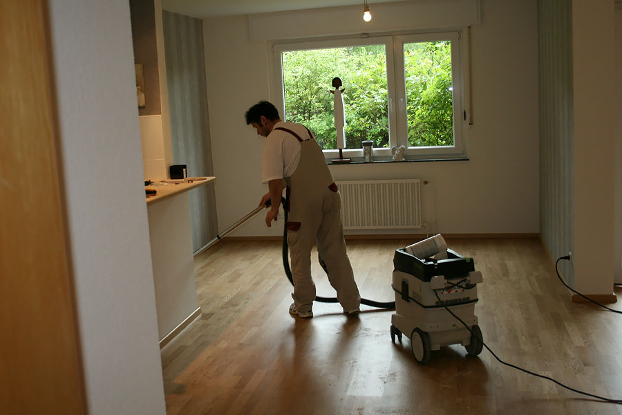 Renovierung einer Wohnung mit 3-Schicht Fertigparkett in Eiche Natur lackiert