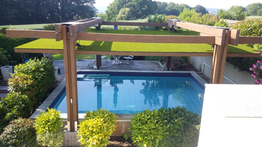 poolabdeckung mit hochwertigem wetterbestaendigen kunstrasen%20%282%29