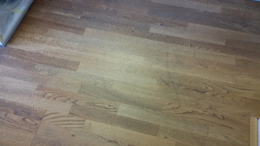 Stark verschmutztes Parkett mehrmals geschliffen und neu geölt – 120 m² Ausführungszeit von Freitagabend bis Sonntagmittag!