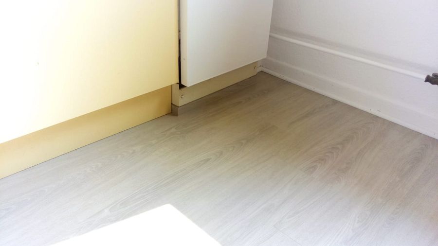 anierung von altem Steinholzestrich durch modernen Vinyl-Designklickbelag-06