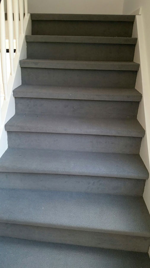 Erneuern einer alten Holztreppe mit einem hochwertigen Textilbelag