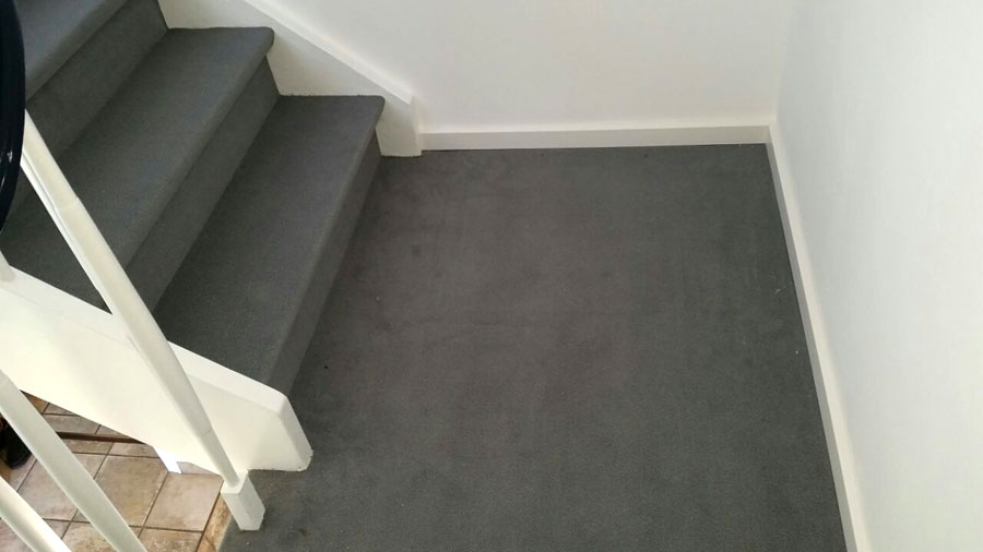 Erneuern einer alten Holztreppe mit einem hochwertigen Textilbelag