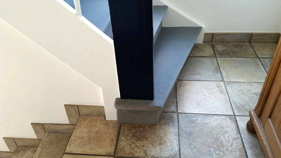 Erneuern einer alten Holztreppe mit einem hochwertigen Textilbelag