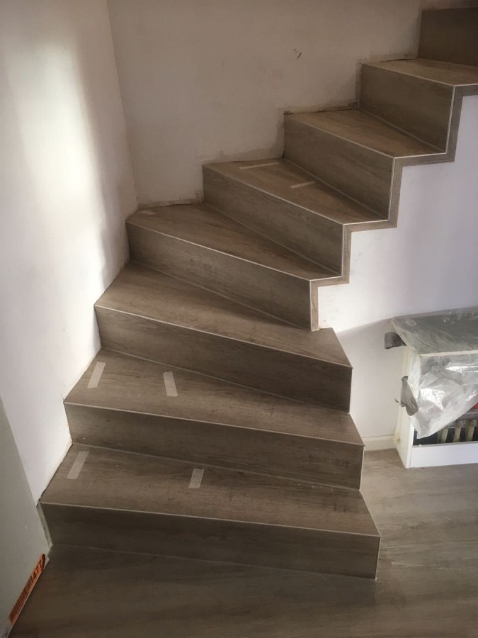 Verkleidung von Betonstufen mit PVC-Designbelag